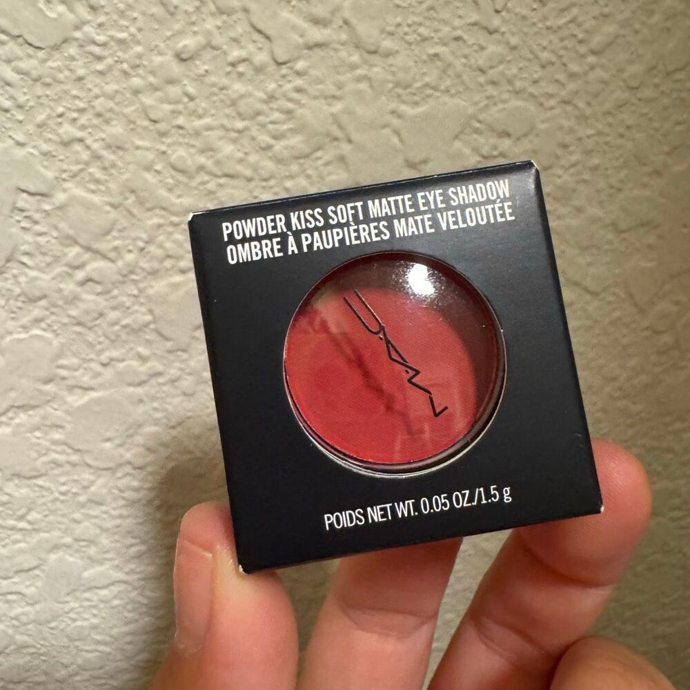 Mac Cosmetics Werk Werk Werk Powder Kiss Red Soft Matte Eyeshadow BNIB